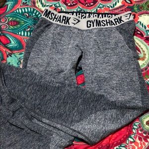 Gym shark leggings